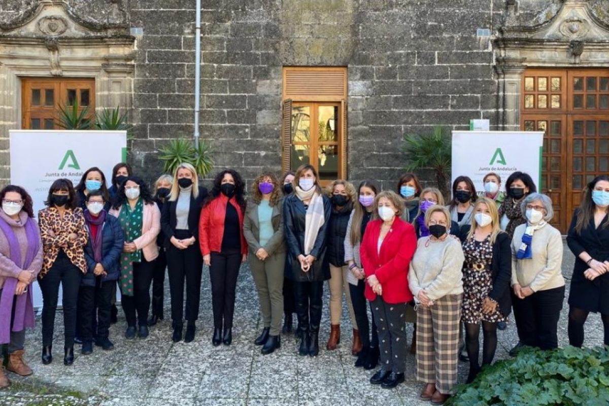 El Instituto Andaluz de la Mujer ofrece a las asociaciones de mujeres un plan formativo para la elaboración de proyectos