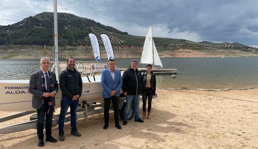 El GDR Subbética Cordobesa apoya con LEADER la práctica de la vela en el embalse de Iznájar