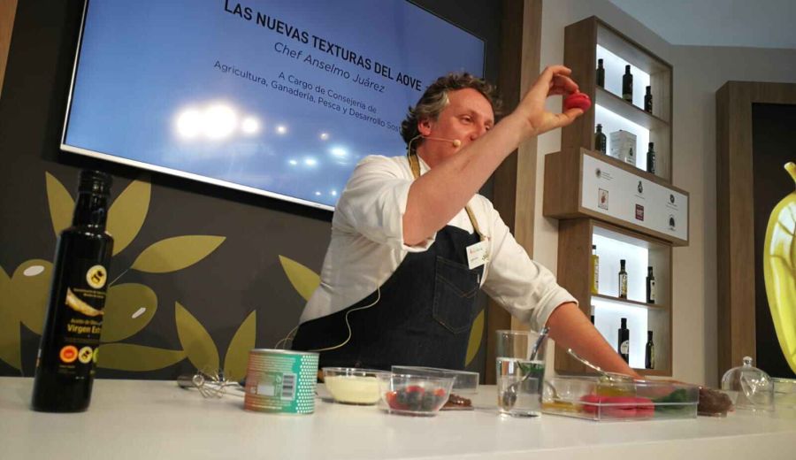 Los AOVES de Sierra Mágina y Priego de Córdoba, protagonistas culinarios en el stand de la Junta en Expoliva