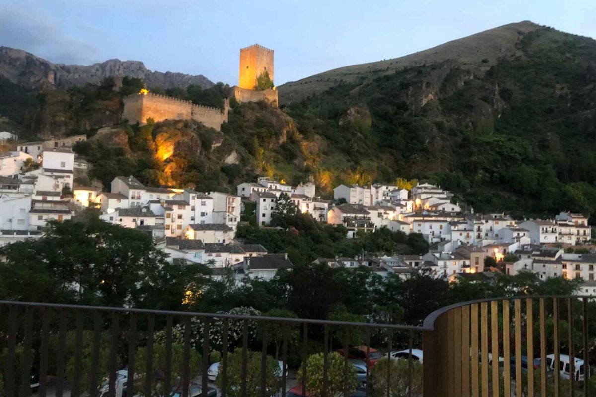 El GDR Sierra de Cazorla y Correos firman un convenio para facilitar la digitalización de sus comercios