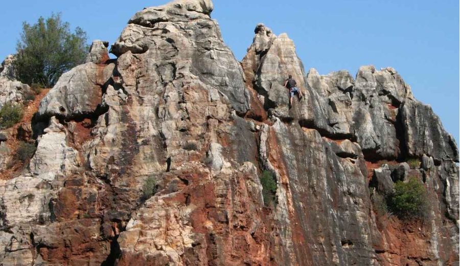 El Geoturismo ofrece oportunidades para el desarrollo de las zonas rurales y contribuye a fijar la población al territorio