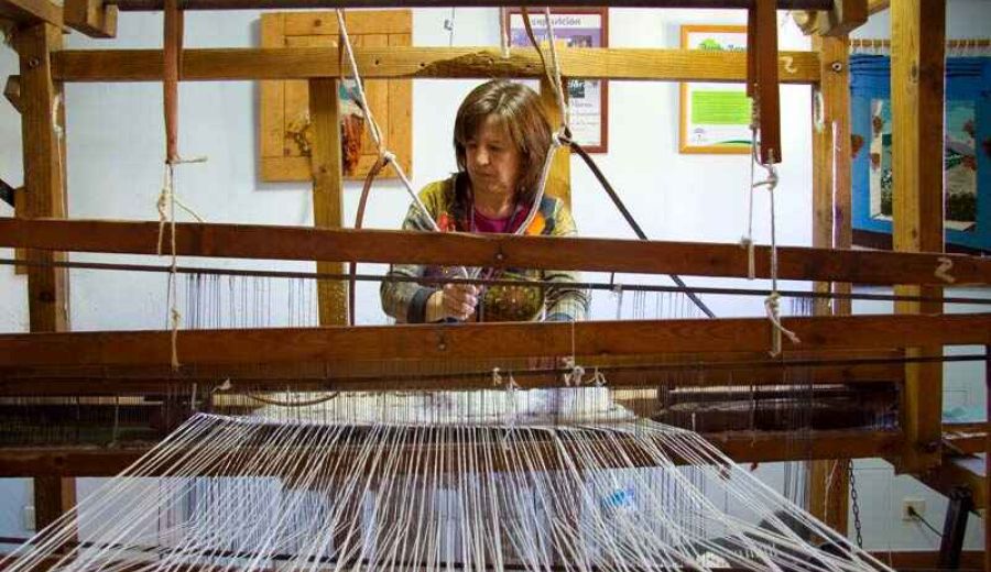La tejedora de la Alpujarra Granadina, Ana Martínez, Premio Andaluz a la Artesanía