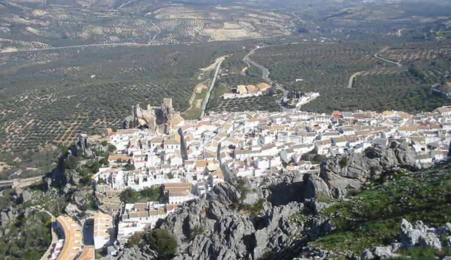 Zuheros mejora su accesibilidad para atraer visitantes con ayuda del GDR Subbética Cordobesa