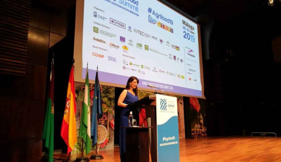 Isabel Bombal, directora general de Desarrollo Rural, Innovación y Política Forestal del MAPA, anima a aprovechar las nuevas tecnologías para avanzar en competitividad y sostenibilidad