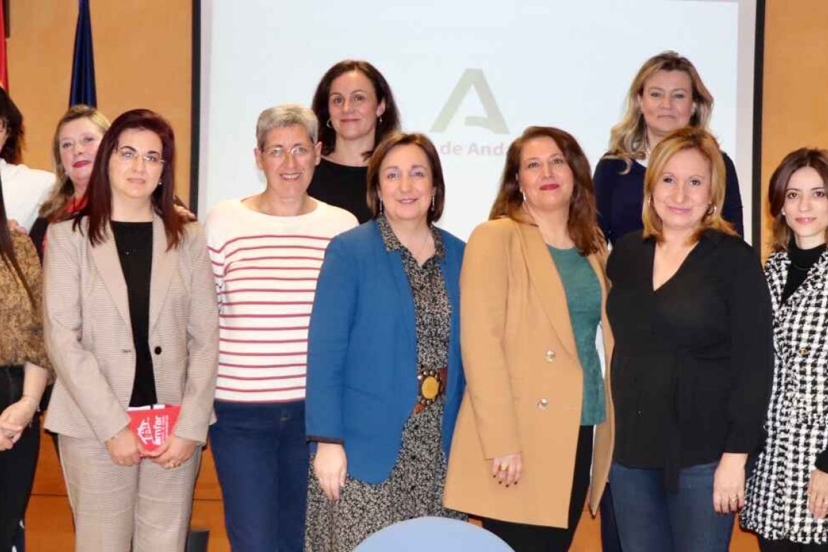 La Junta articula una línea de avales para respaldar a mujeres emprendedoras en los ámbitos rural, pesquero y medioambiental