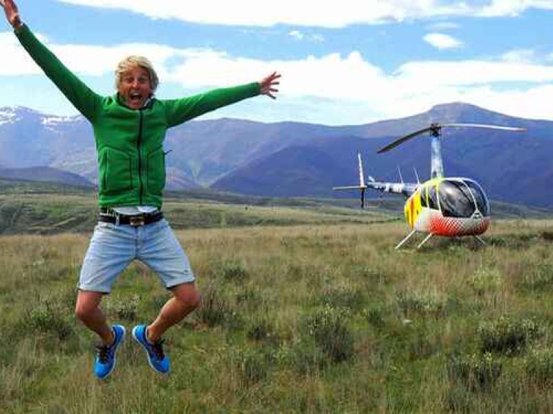 Jesús Calleja grabará el Geoparque de Granada y el parque natural de las Sierras Subbéticas en Córdoba para  su programa “Volando voy”