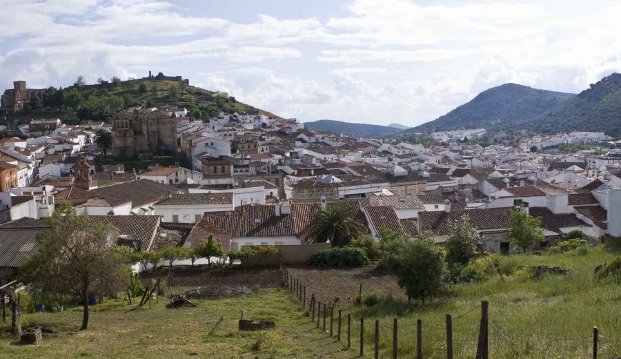 Diputación de Huelva actúa contra la despoblación en la Sierra de Aracena y Picos de Aroche con una oficina comarcal