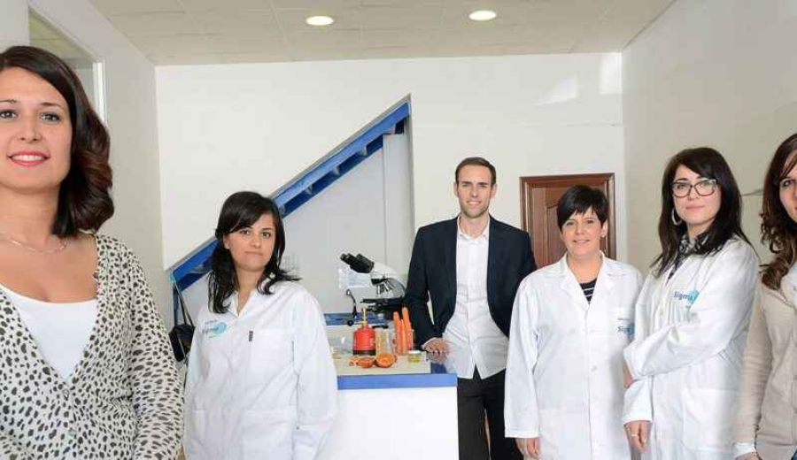 Laura González, responsable de administración de Sigma Biotech: «Las empresas deben ser capaces de diferenciarse de su competencia apostando por el lanzamiento de productos que aporten valor añadido».