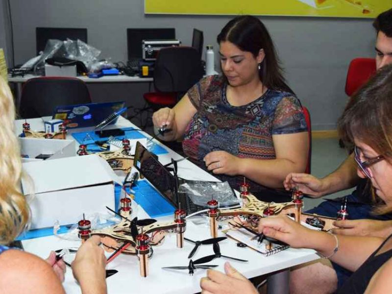Los centros Guadalinfo de Espejo y Villafranca de Córdoba impartirán talleres de tecnología educativa con drones