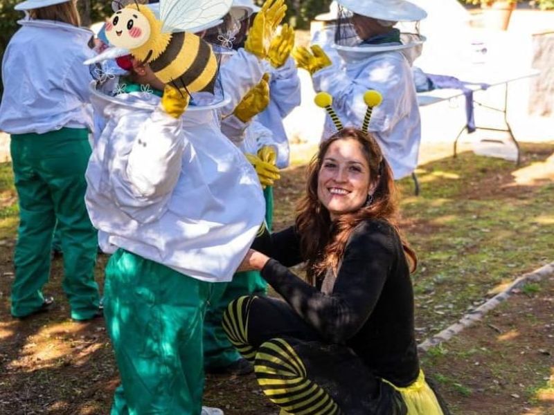Ofelia Escaño, una emprendedora fuerte y activa como sus abejas