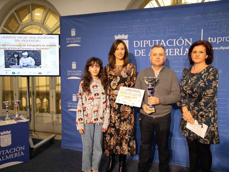 Diputación de Almería y AMFAR entregan los premios del concurso de fotografía ‘Juntos hacia una sociedad sin violencia’