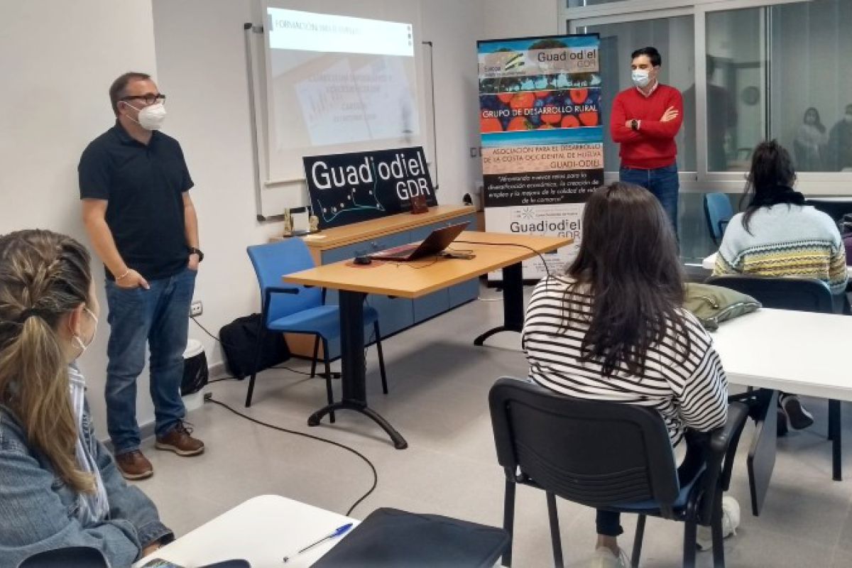 Diputación de Huelva imparte talleres para la búsqueda de empleo a los jóvenes becados con las HEBE Primera Oportunidad