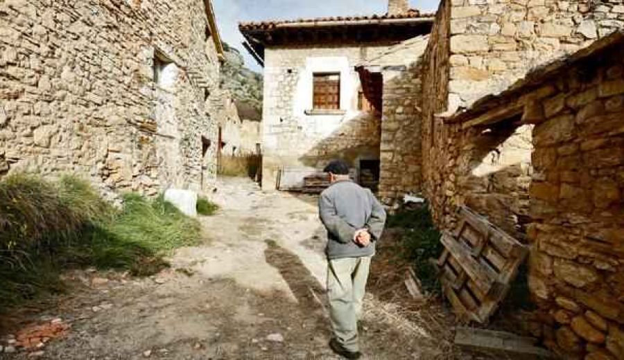 Castilla-La Mancha aprueba por unanimidad una ley «pionera» contra la despoblación
