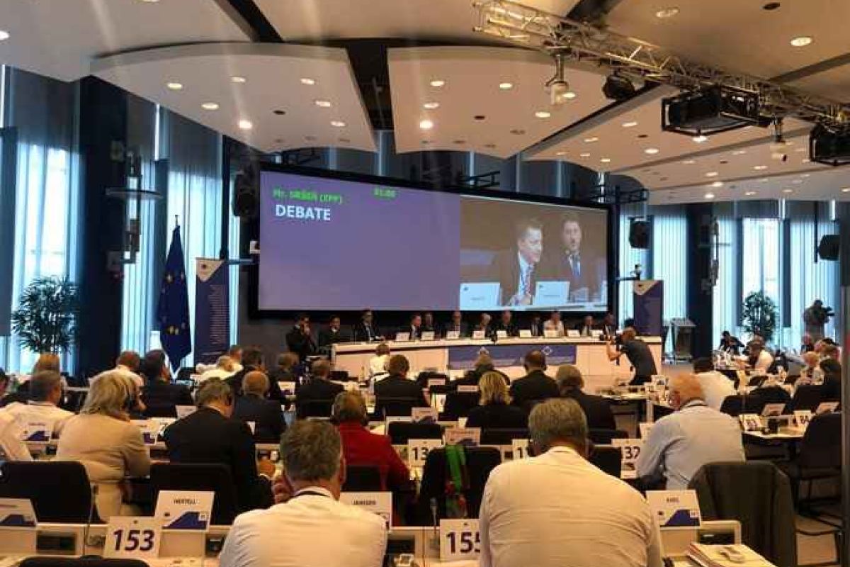 El Comité de las Regiones acepta la recomendación de ELARD y propone un porcentaje obligatorio del 8% para CLLD de FEDER y el Fondo Social Europeo, que gestionarían los GAL