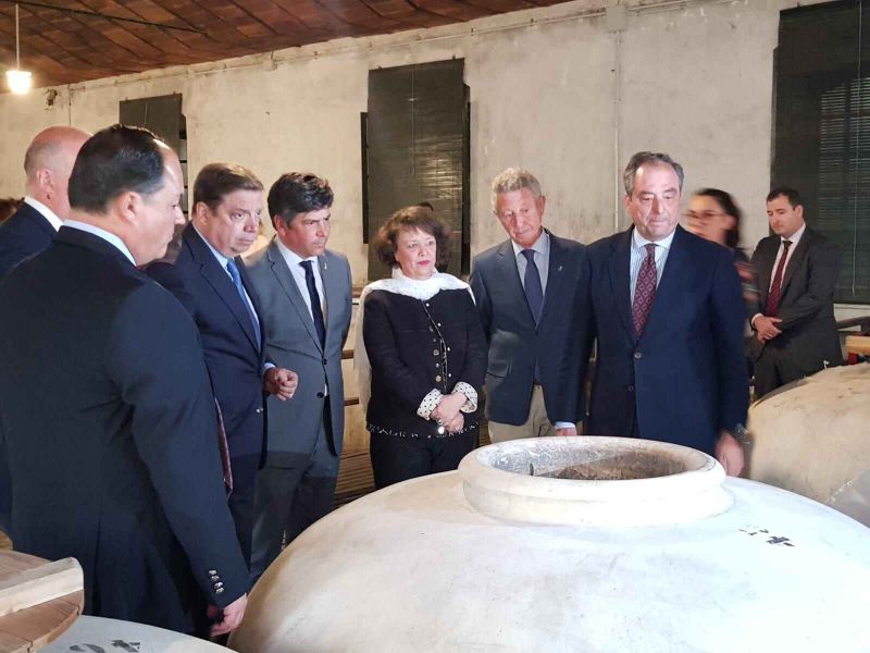 Luis Planas subraya la importancia social y económica del vino para la comarca Montilla-Moriles