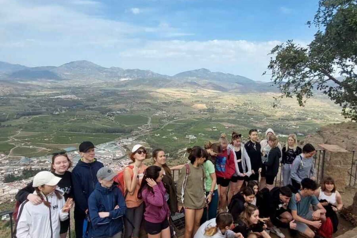 Jóvenes de Finlandia y España comparten gastronomía y cultura en el Valle del Guadalhorce