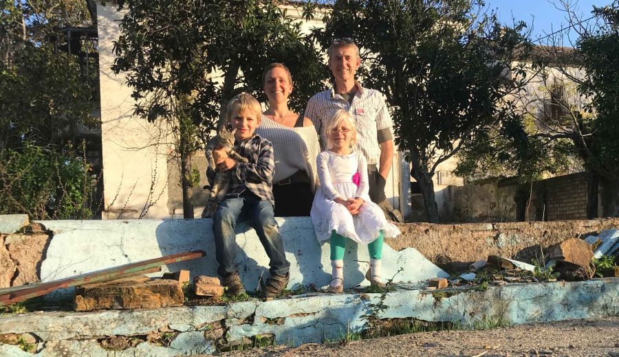 Sarah Denie, emprendedora de la Sierra Morena Sevillana: “”He descubierto lo poco que necesitamos la ciudad para divertirnos”