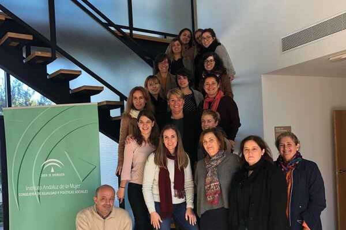 La directora del IAM participa en las jornadas para emprendedoras y empresarias ‘Sinergias’, celebradas en Pizarra