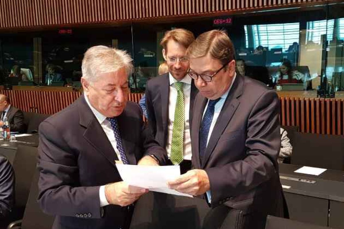 Luis Planas: «España incorpora importantes mejoras en las negociaciones para la reforma de la PAC»