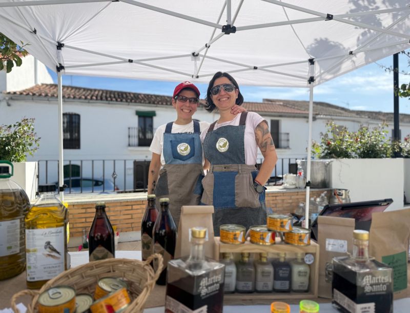Arroyomolinos de León se vuelca con la producción local y artesana de la Sierra de Huelva