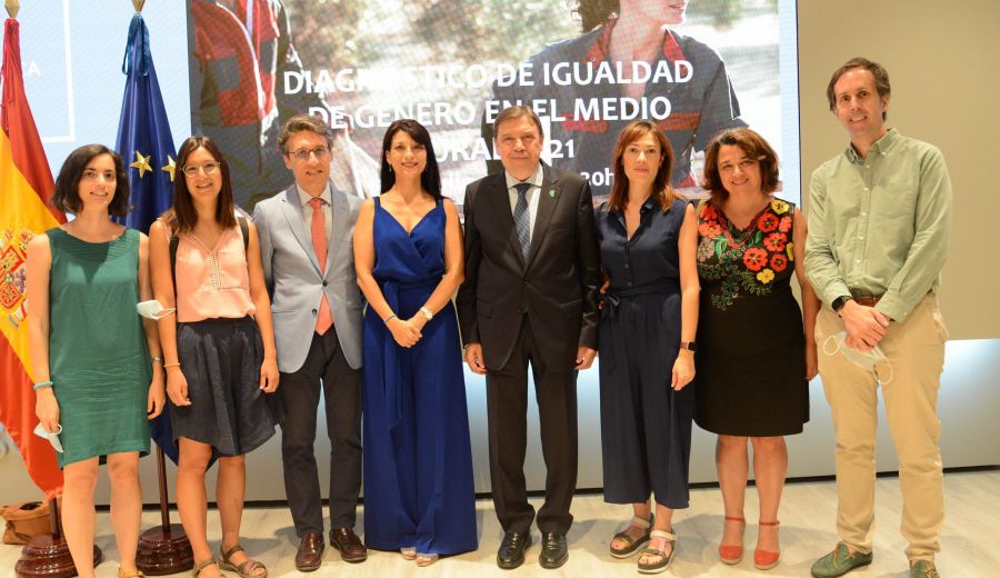 Luis Planas: Afianzar el papel de la mujer es clave para el futuro de la actividad agraria en España