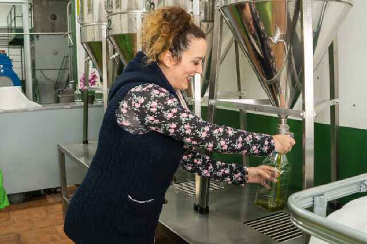 Sierra Sur de Jaén analiza la participación de las mujeres y juventud en los consejos rectores de las cooperativas oleícolas