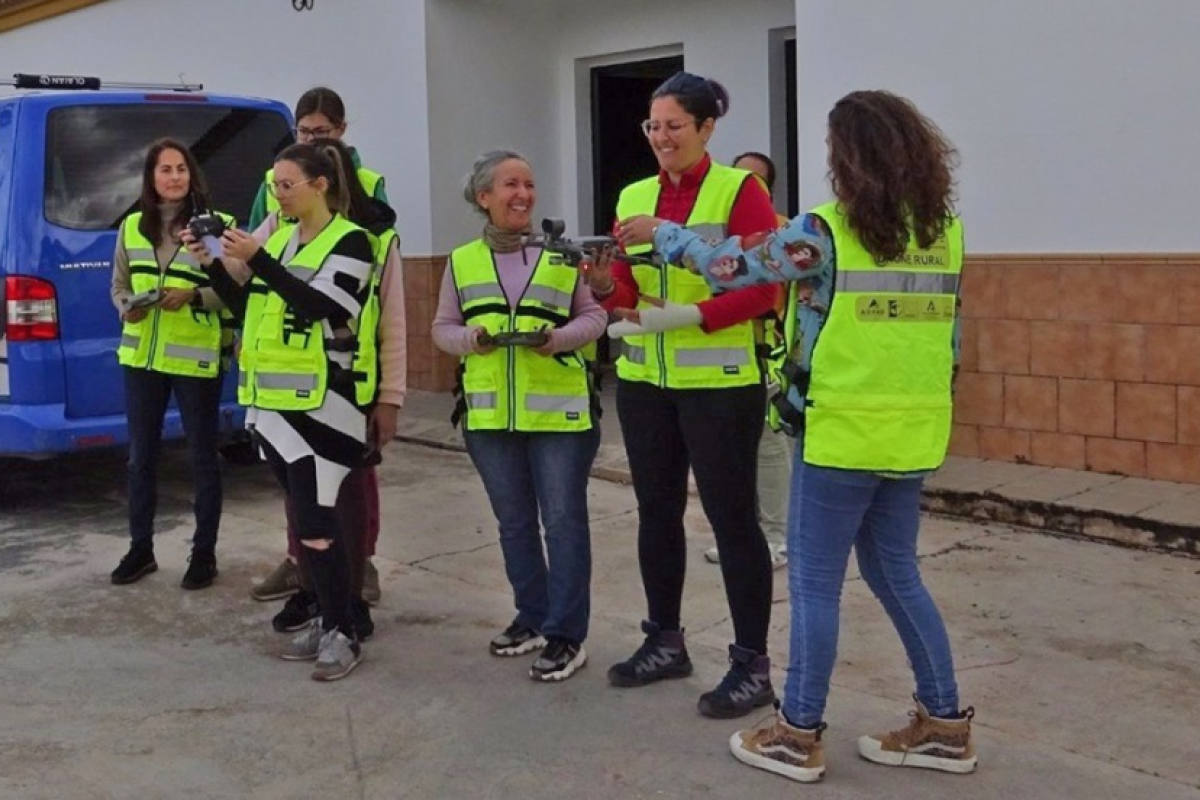 Mujeres del Andévalo Occidental se forman en el uso de drones para vigilar los cultivos o el ganado