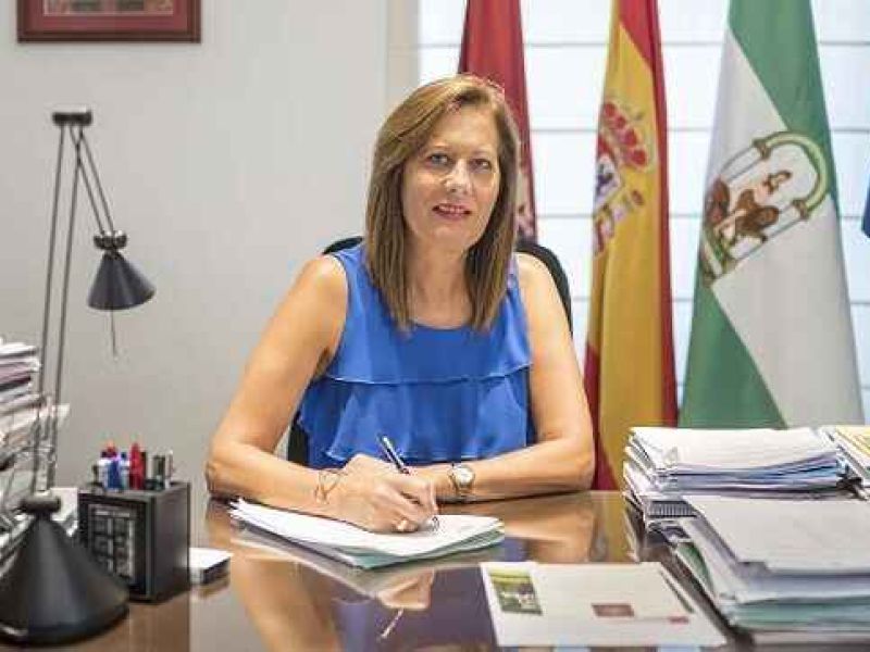 Rosario Andújar: “En la tienda de mi madre corté mucho chóped y vi la realidad de las mujeres. Llegué a la política por el feminismo”