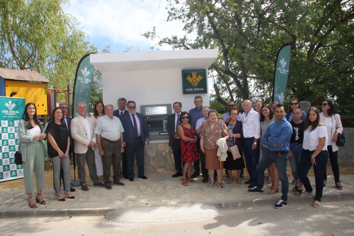 Enfado con las entidades bancarias: Denuncian que muchas poblaciones rurales ven disminuidas sus servicios