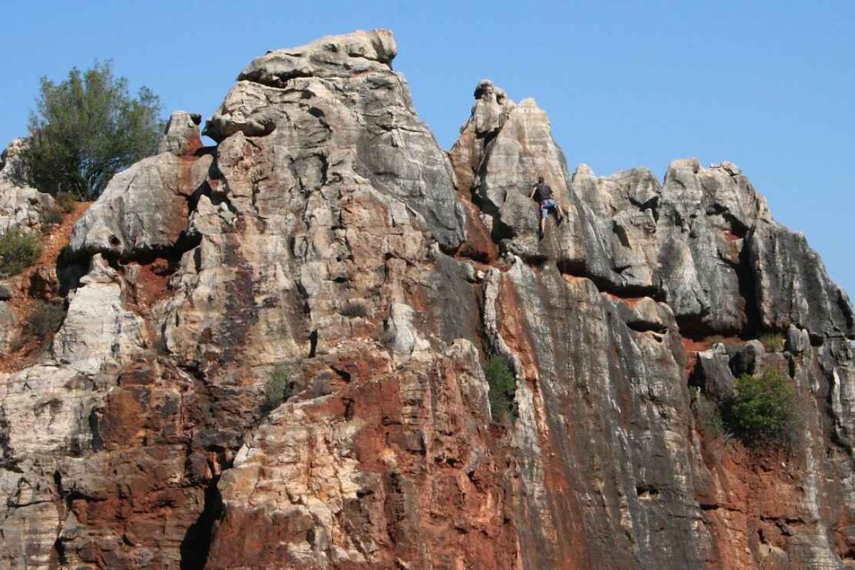 El Geoturismo ofrece oportunidades para el desarrollo de las zonas rurales y contribuye a fijar la población al territorio