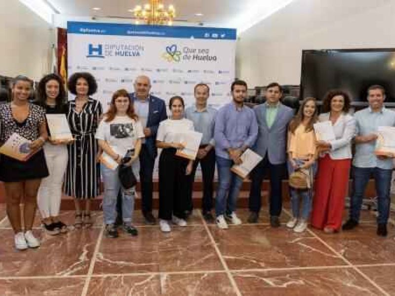 65 jóvenes reciben las becas HEBE Primera Oportunidad de Diputación de Huelva para la realización de prácticas en empresas