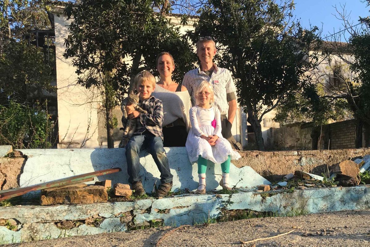 Sarah Denie, emprendedora de la Sierra Morena Sevillana: “”He descubierto lo poco que necesitamos la ciudad para divertirnos”