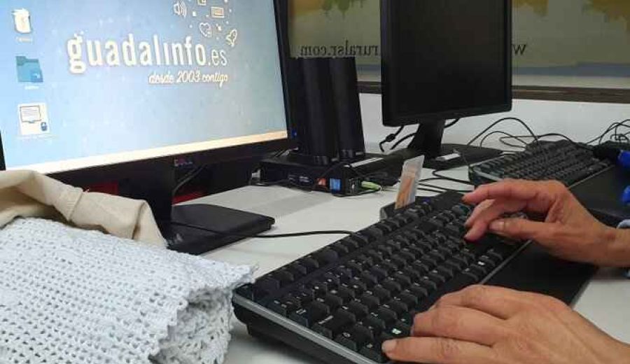 Andalucía impulsa la red Guadalinfo para fomentar el teletrabajo y fijar la población en entornos rurales