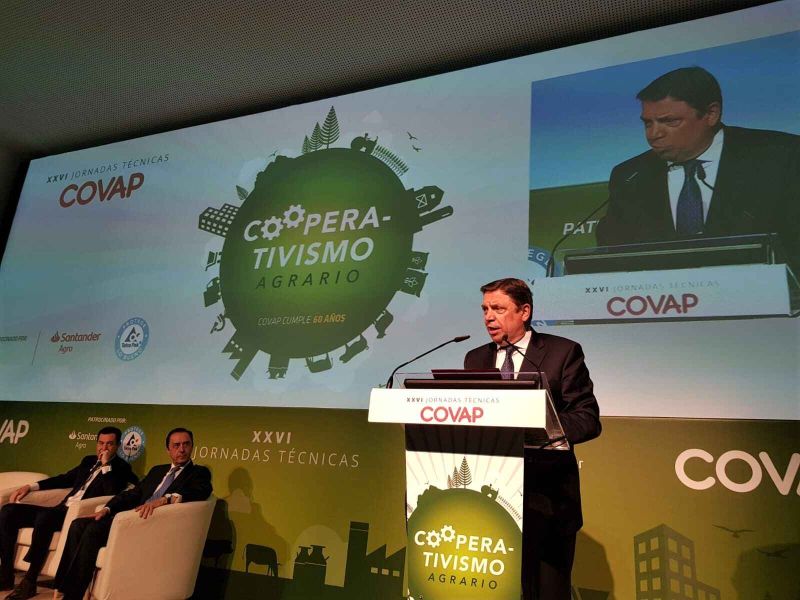 Luis Planas destaca el modelo empresarial cooperativo como eje vertebrador del mundo rural