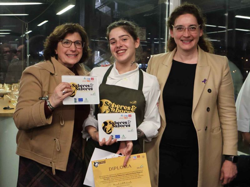 Las mujeres rurales y el alumnado de las Escuelas de Hostelería unen tradición e innovación en el concurso “Saberes y Sabores”
