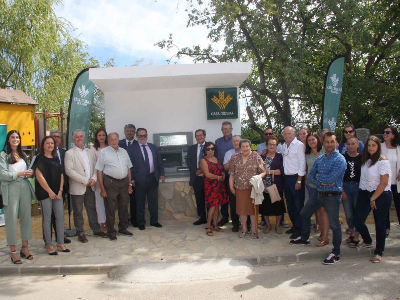 Enfado con las entidades bancarias: Denuncian que muchas poblaciones rurales ven disminuidas sus servicios