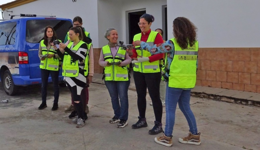 Mujeres del Andévalo Occidental se forman en el uso de drones para vigilar los cultivos o el ganado