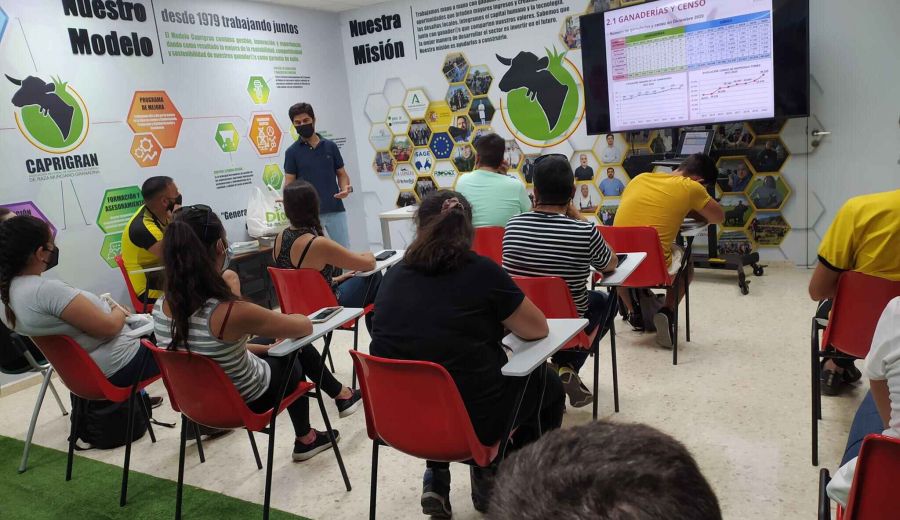 La Junta pone en marcha una nueva edición de la Escuela de Pastores con la novedad de un seminario permanente de ganadería de montaña