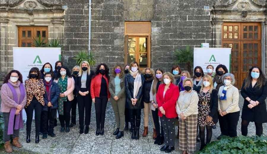 El Instituto Andaluz de la Mujer ofrece a las asociaciones de mujeres un plan formativo para la elaboración de proyectos
