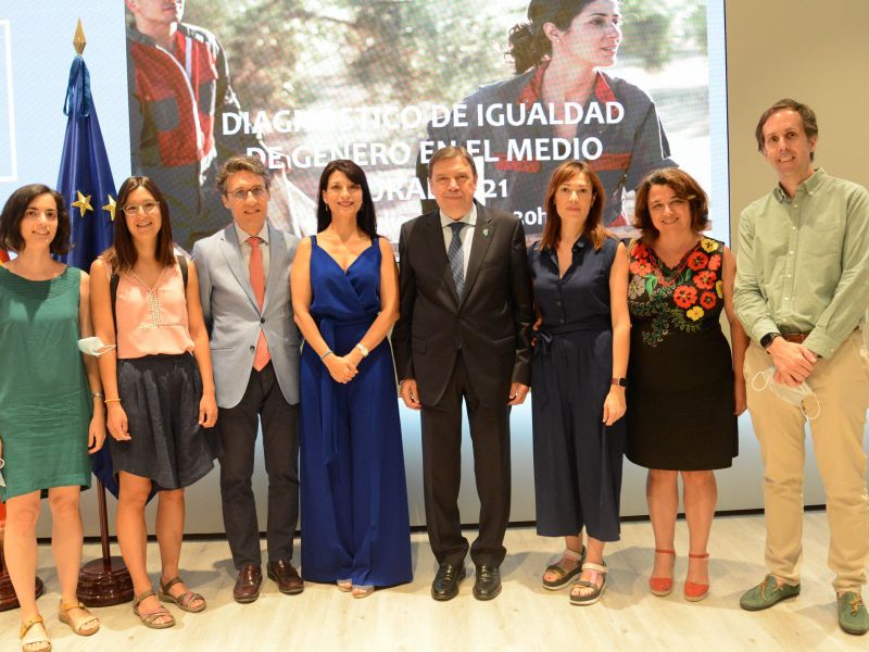 Luis Planas: Afianzar el papel de la mujer es clave para el futuro de la actividad agraria en España