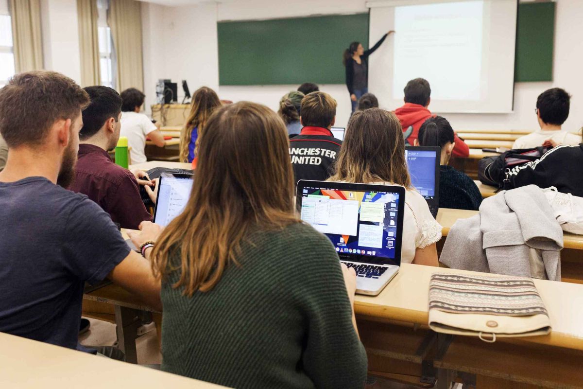 Estudiantes de la Universidad Pablo Olavide culminan un programa piloto de prácticas en centros Guadalinfo de la provincia de Sevilla