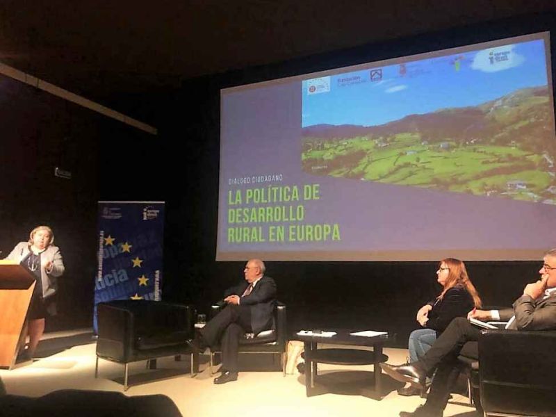 Clara Aguilera, vicepdta. Comisión de Agricultura y DR en el Parlamento Europeo: ” Es necesaria la convergencia de políticas y la coordinación entre fondos para abordar la despoblación rural”