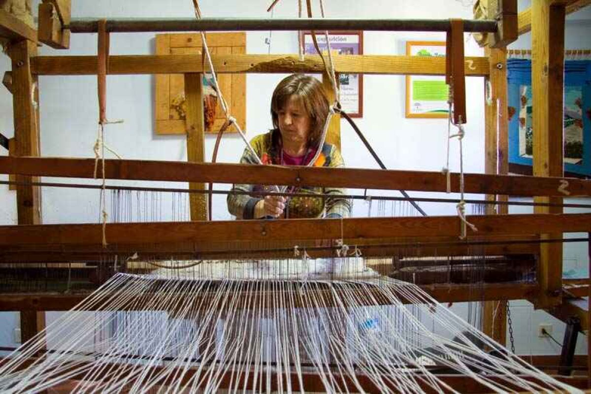 La tejedora de la Alpujarra Granadina, Ana Martínez, Premio Andaluz a la Artesanía
