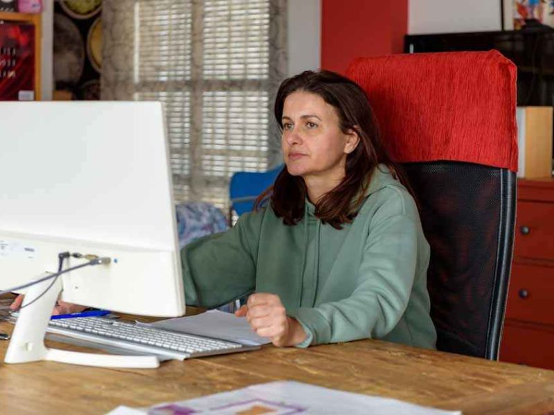 El Ministerio de Trabajo impulsa un programa de formación digital para las mujeres rurales en Andalucía