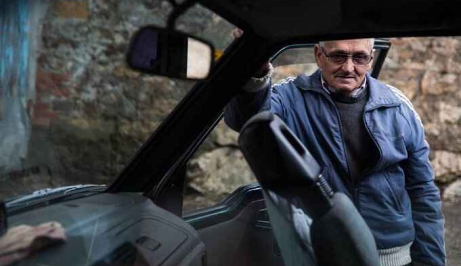 Cómo vivir sin coche en la zona rural: Tráfico plantea qué hacer con los mayores que ya no pueden conducir