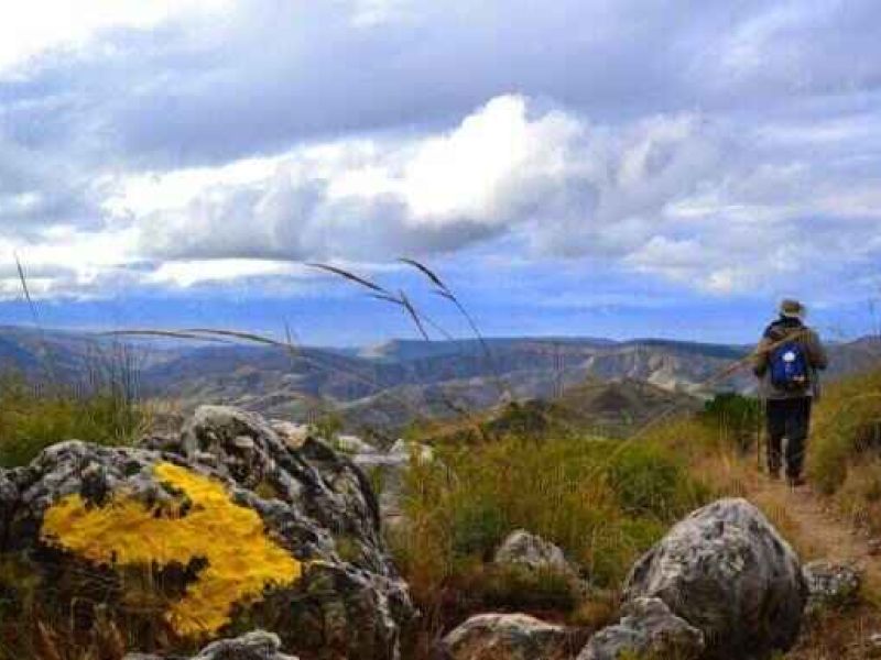 Correos elige el Arco Noreste de la Vega de Granada para promocionar el Camino Mozárabe
