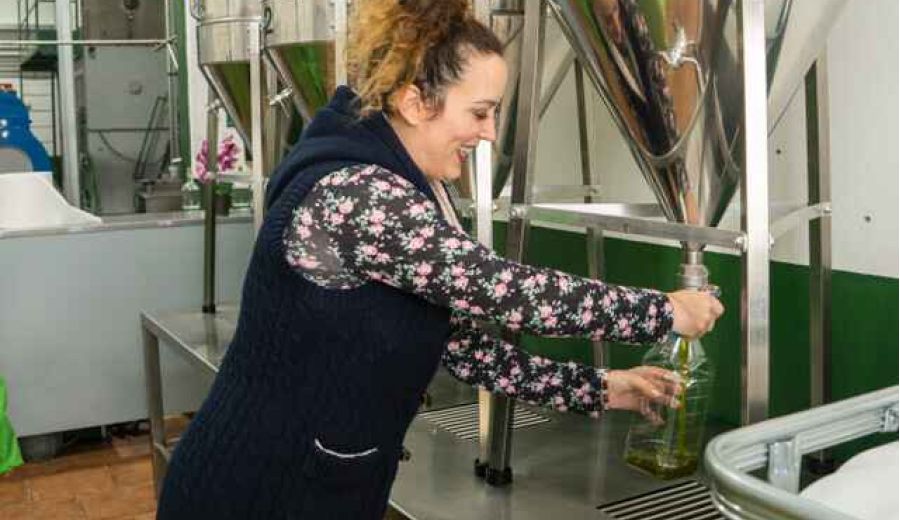 Sierra Sur de Jaén analiza la participación de las mujeres y juventud en los consejos rectores de las cooperativas oleícolas