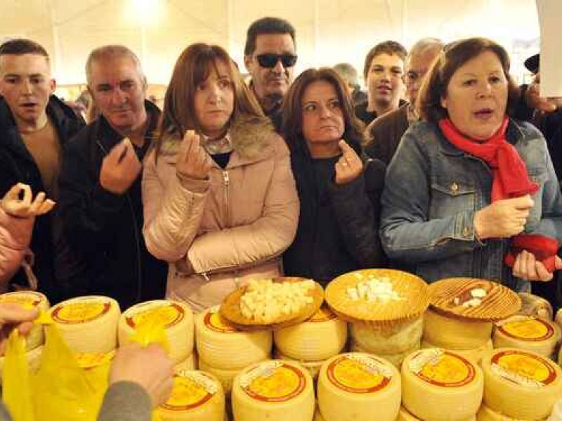 La Feria del Queso de Villaluenga, declarada Bien de Interés Turístico de Andalucía