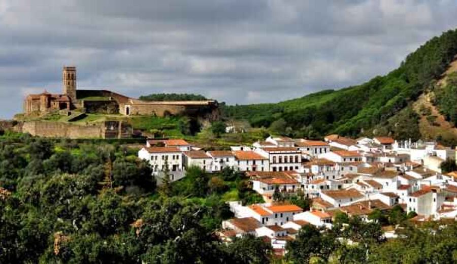 La Sierra de Huelva «vaciada»… de población y bancos