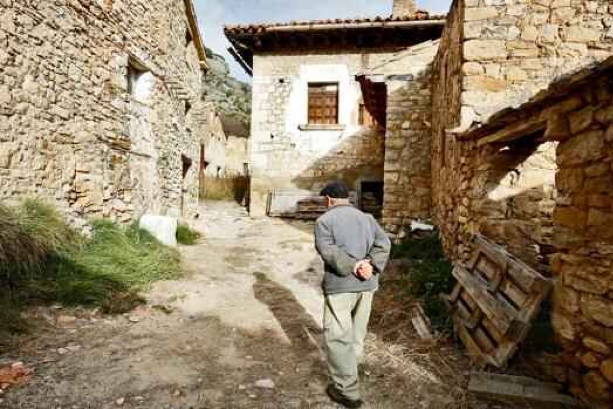 Castilla-La Mancha aprueba por unanimidad una ley «pionera» contra la despoblación